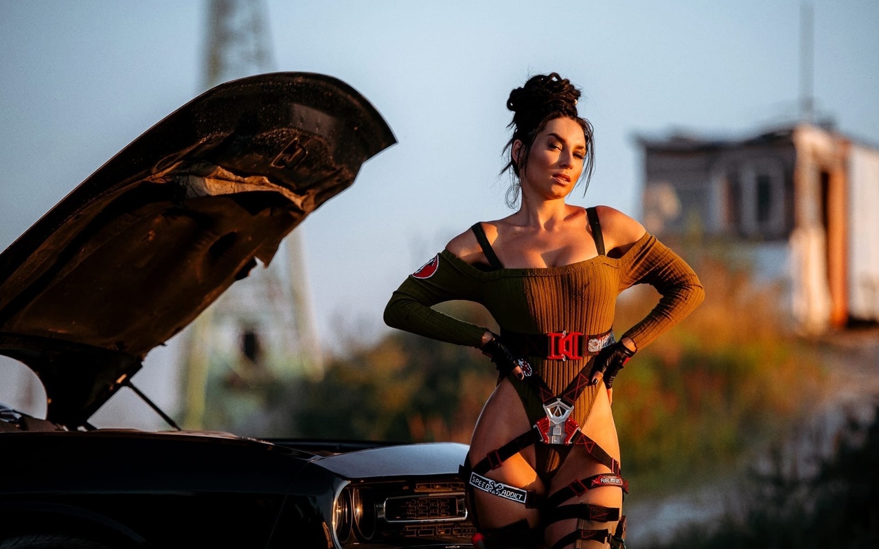 anna shakhovskaya, cyberpunk, cyberpunk 2077, panam palmer, dodge challenger, video games girl, video games, jeans, leather jacket, women outdoors, sky, clouds, bodysuit, gloves, video games girls