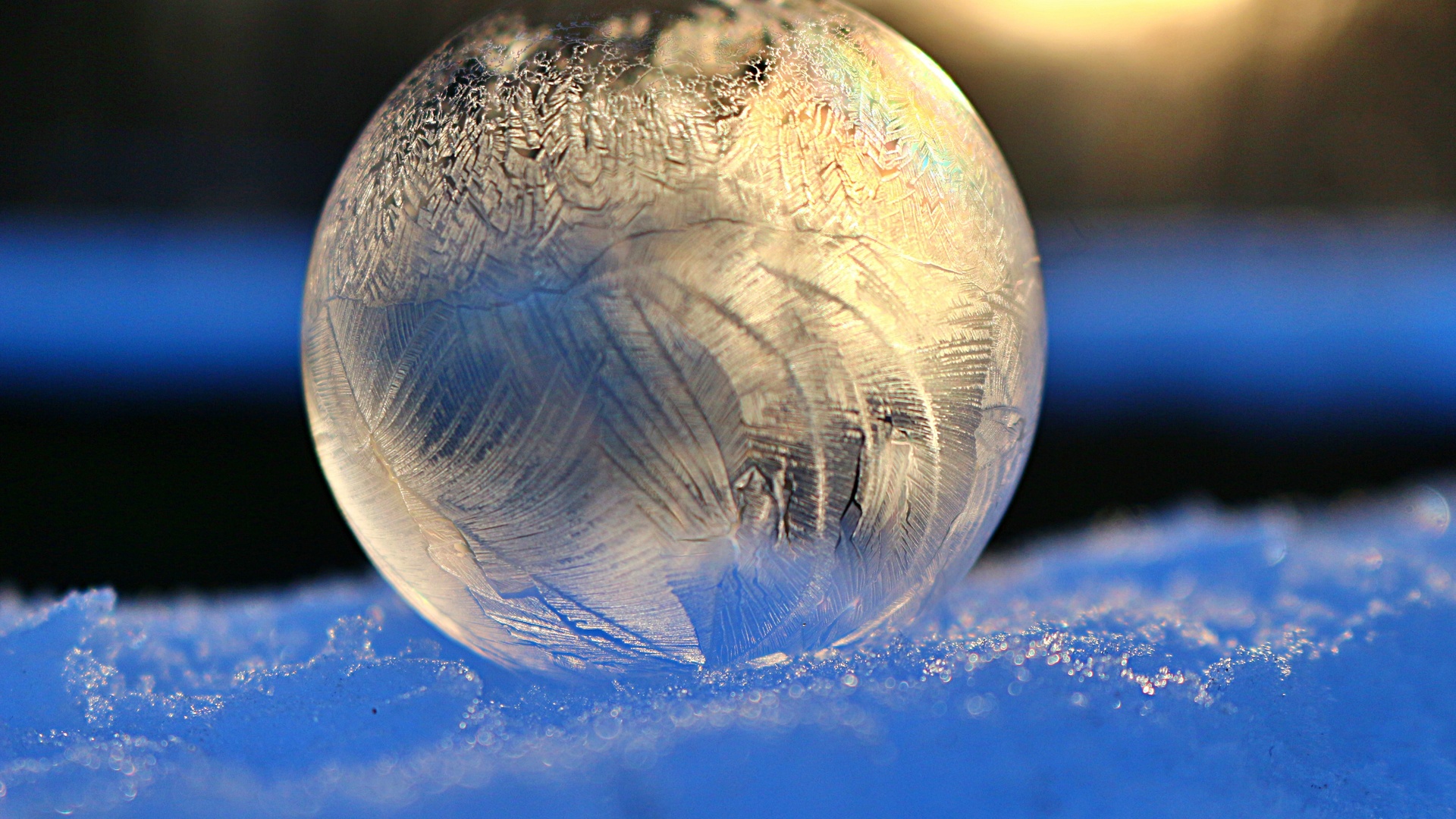 Ice ball. Ледяной шар. Ледяные мыльные пузыри. Огромный ледяной шар. Земля ледяной шар.