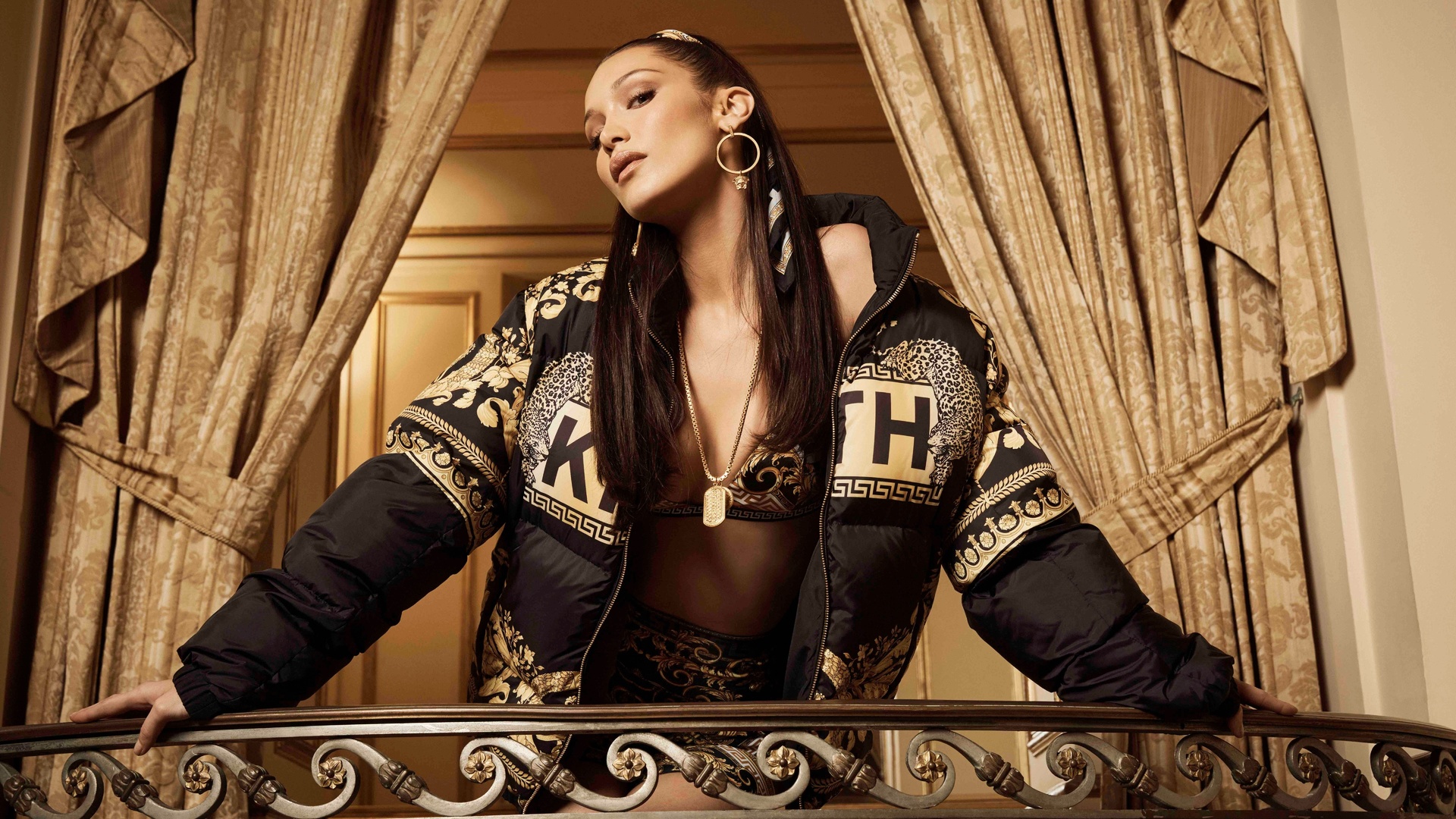  , versace, bella hadid