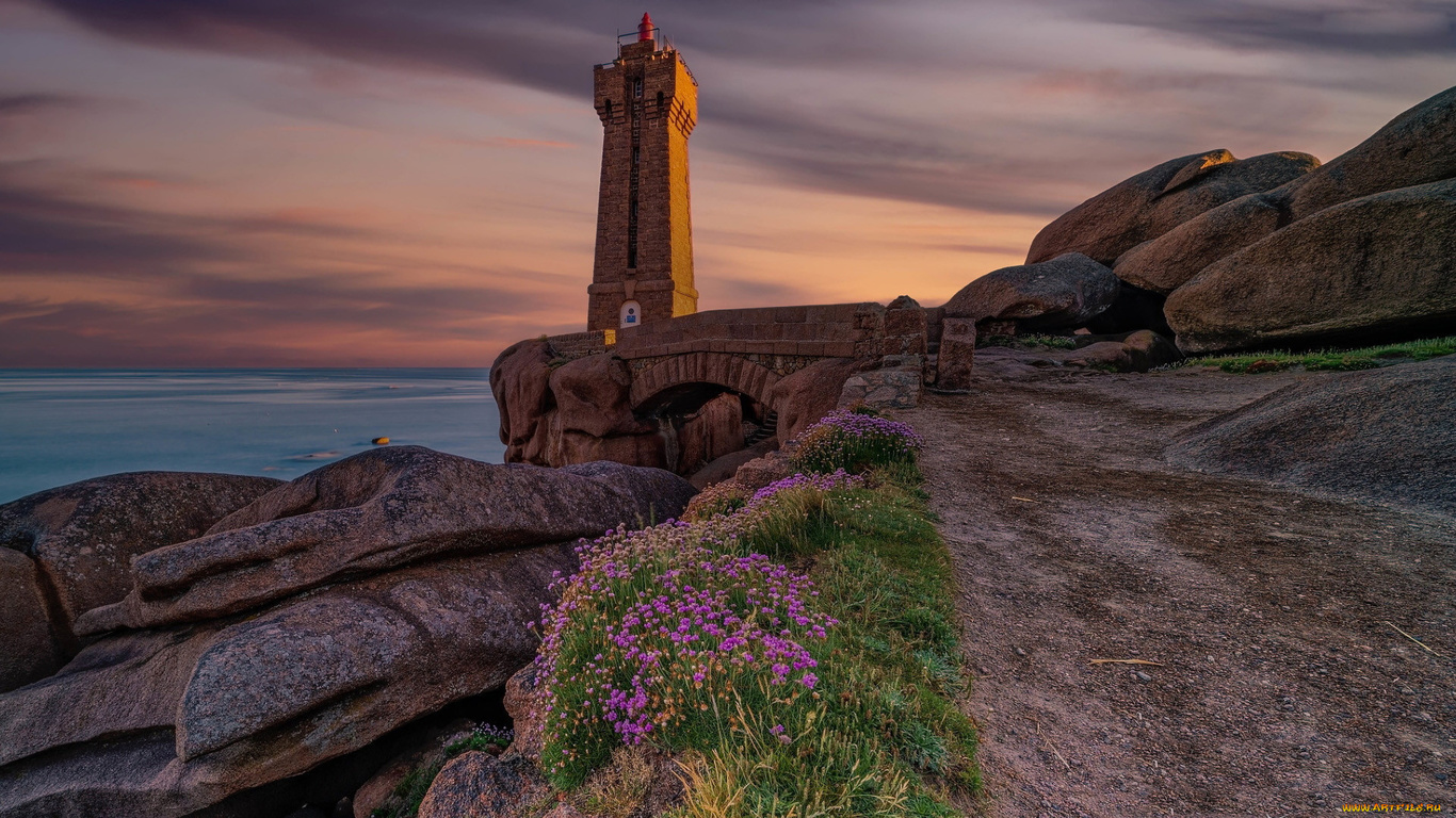 , phare de men ruz, france.jpg