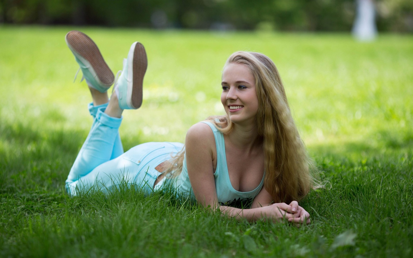 women, model, blonde, women indoors, grass, jeans, t-shirt, lying on front, smiling, neckline, nature