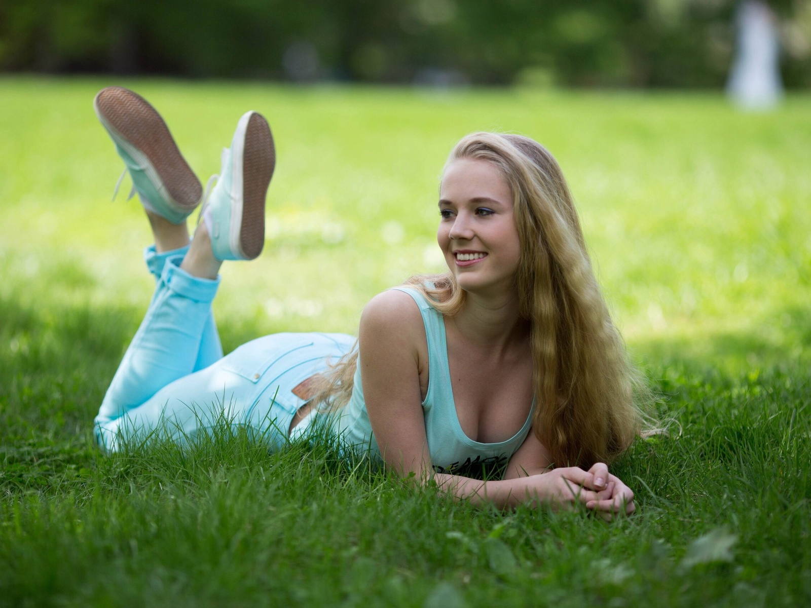 women, model, blonde, women indoors, grass, jeans, t-shirt, lying on front, smiling, neckline, nature