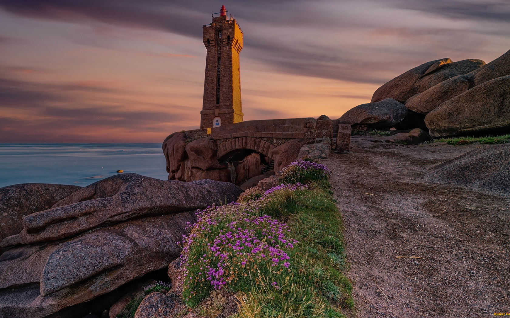 , phare de men ruz, france.jpg