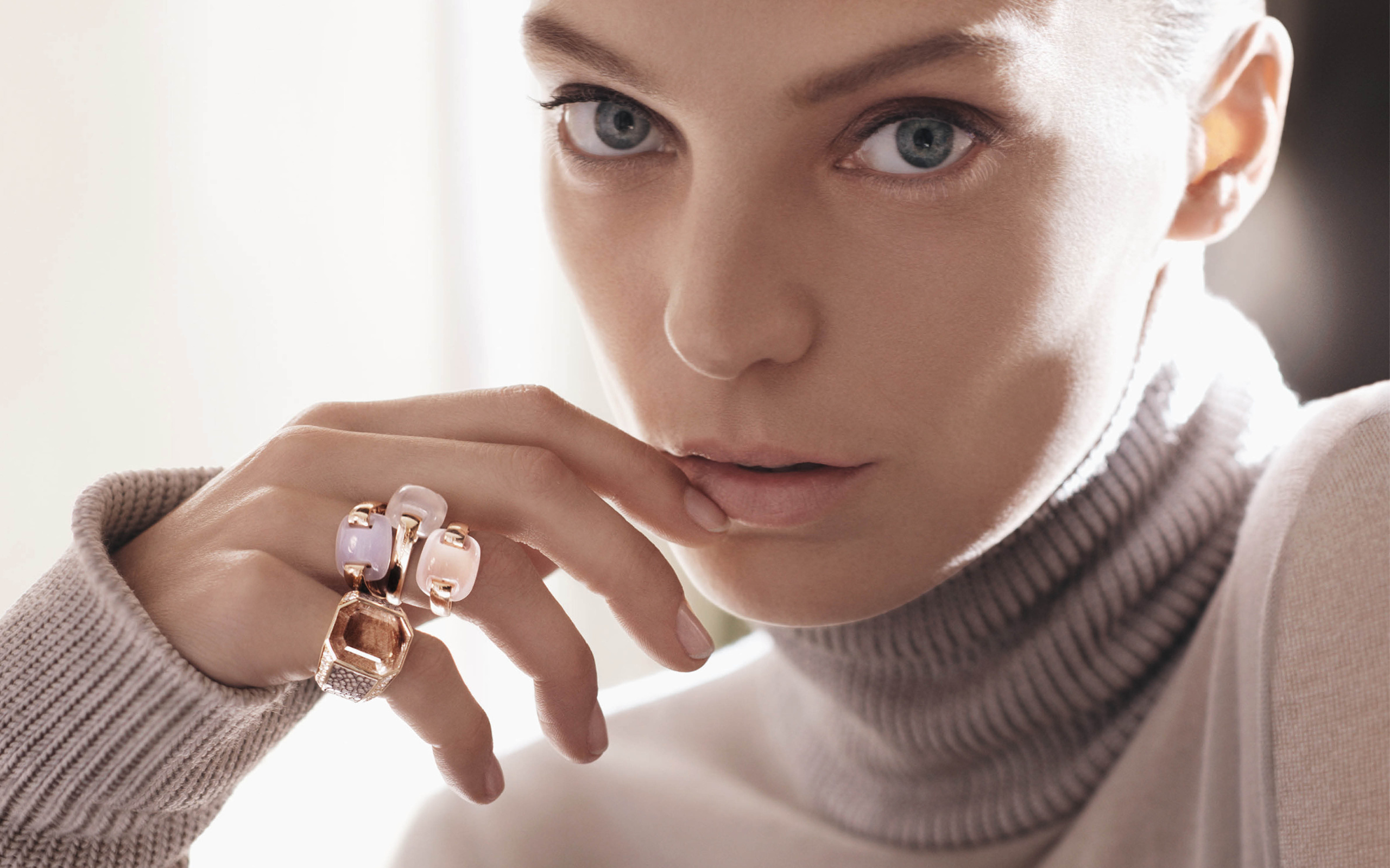 daria werbowy, salvatore ferragamo, jewellery rings