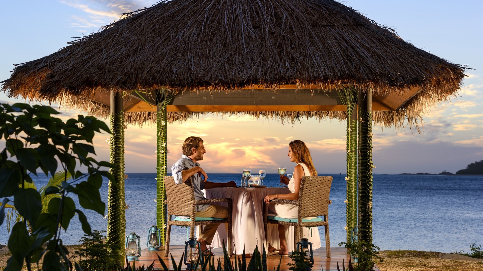 fiji, tropics, luxury resort, sunset dinner