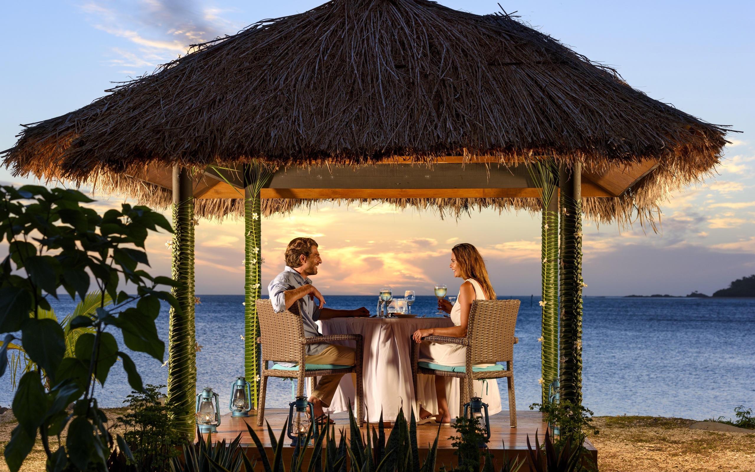 fiji, tropics, luxury resort, sunset dinner