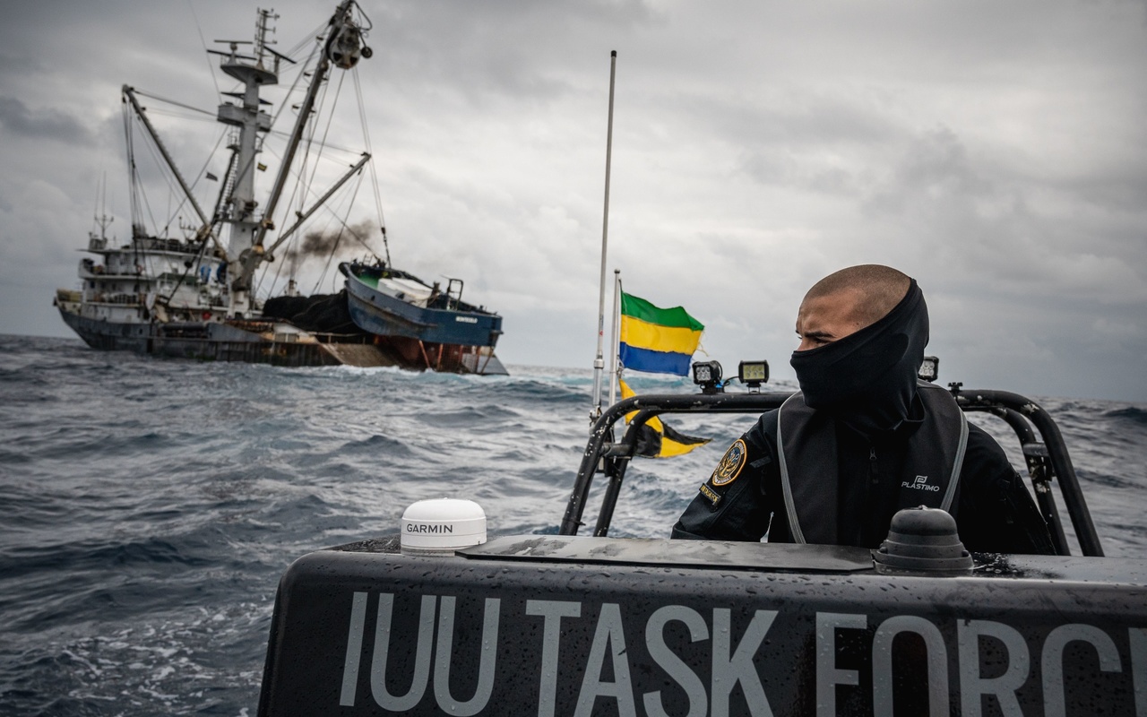 sea shepherd, gabon, tuna fishing ship