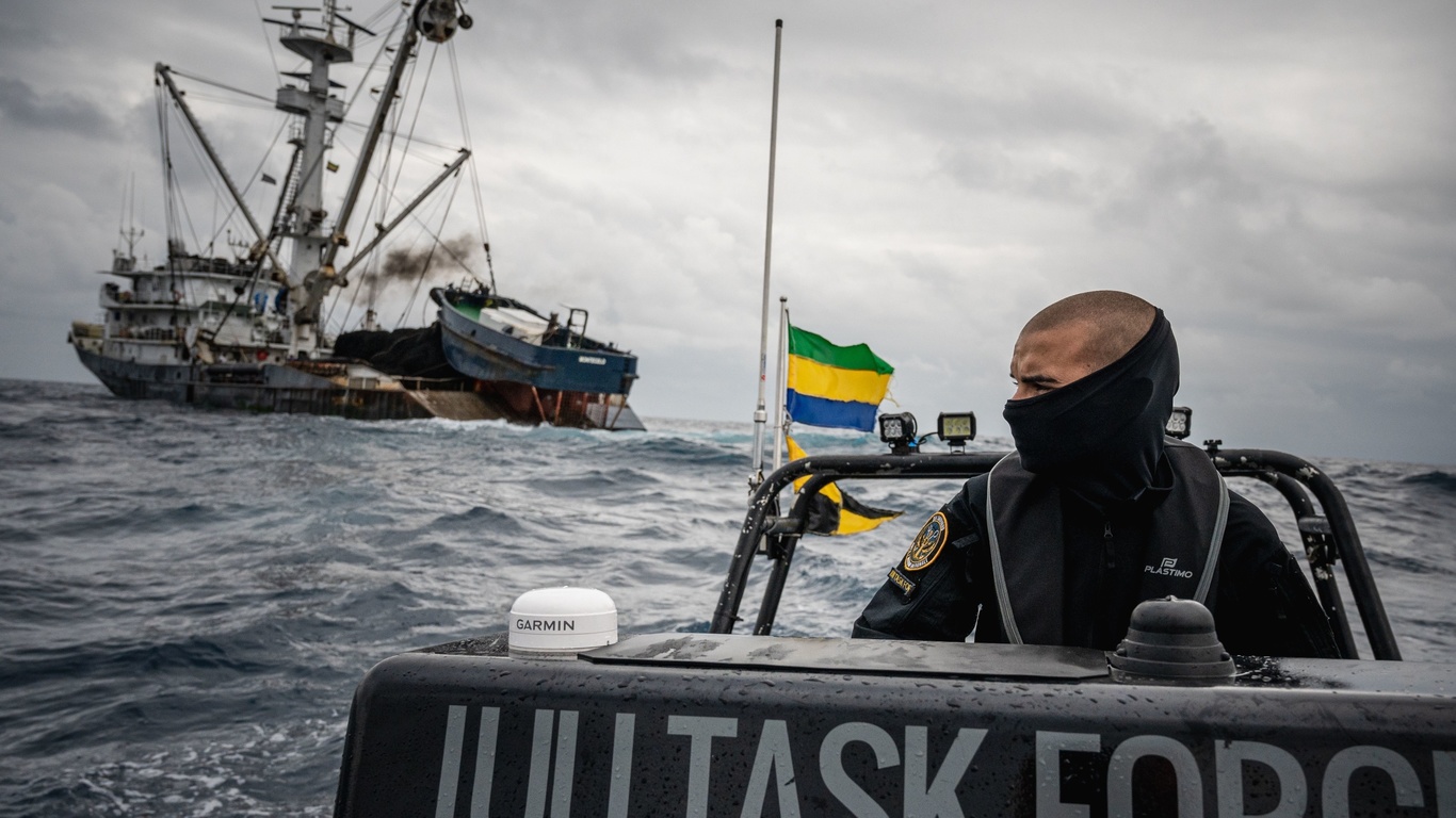 sea shepherd, gabon, tuna fishing ship