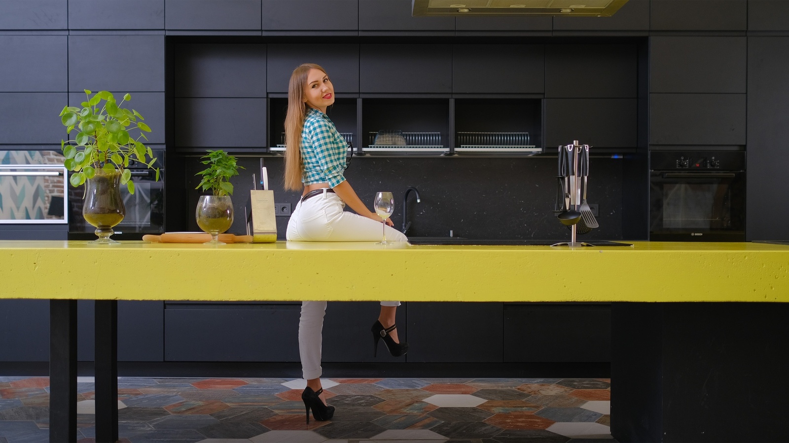 women, model, brunette, women indoors, ass, jeans, white jeans, white jeans, table, plaid shirt, kitchen, hips, plants