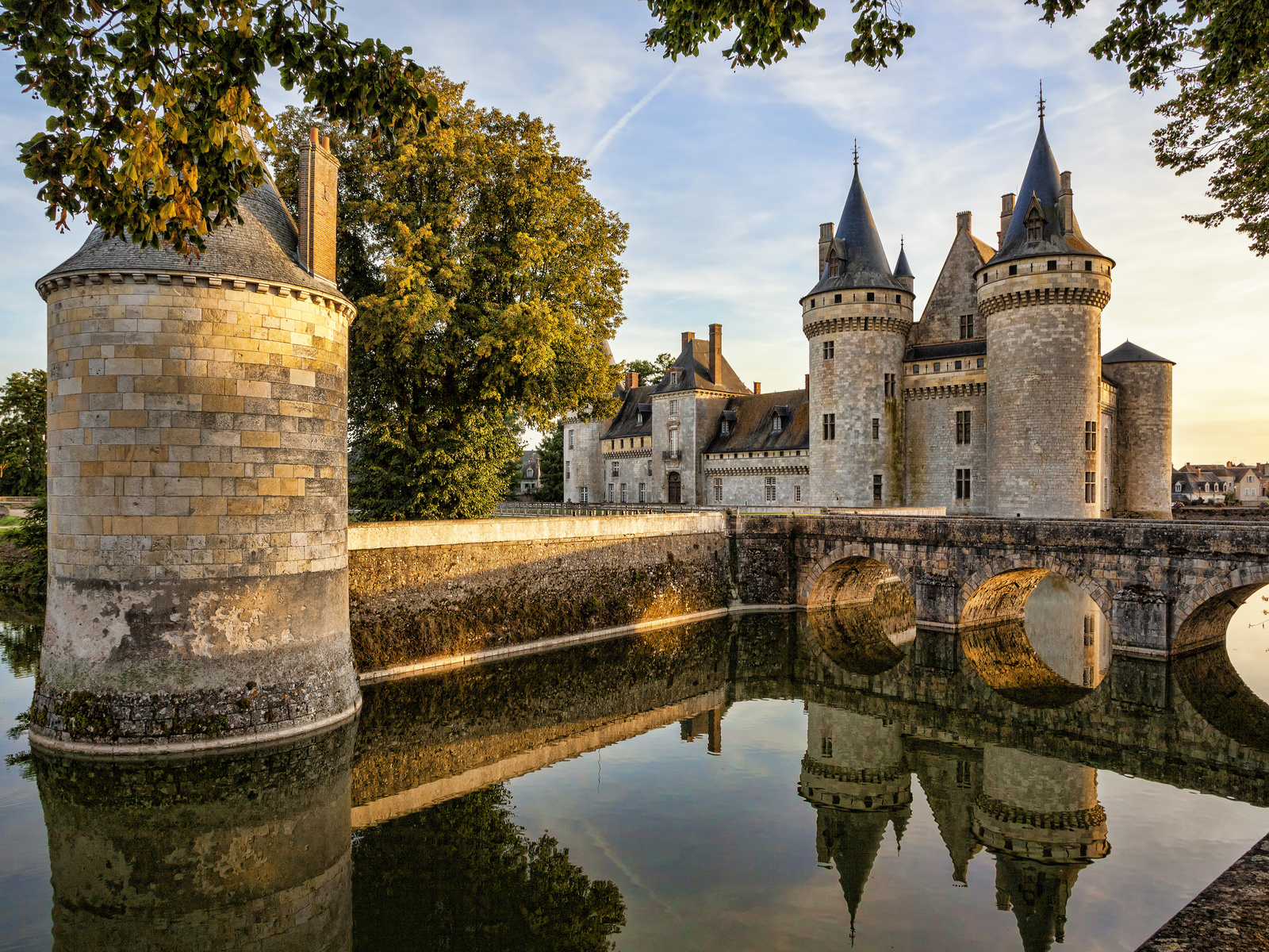 chateau de sully-sur-loire, france, castle of sully-sur-loire