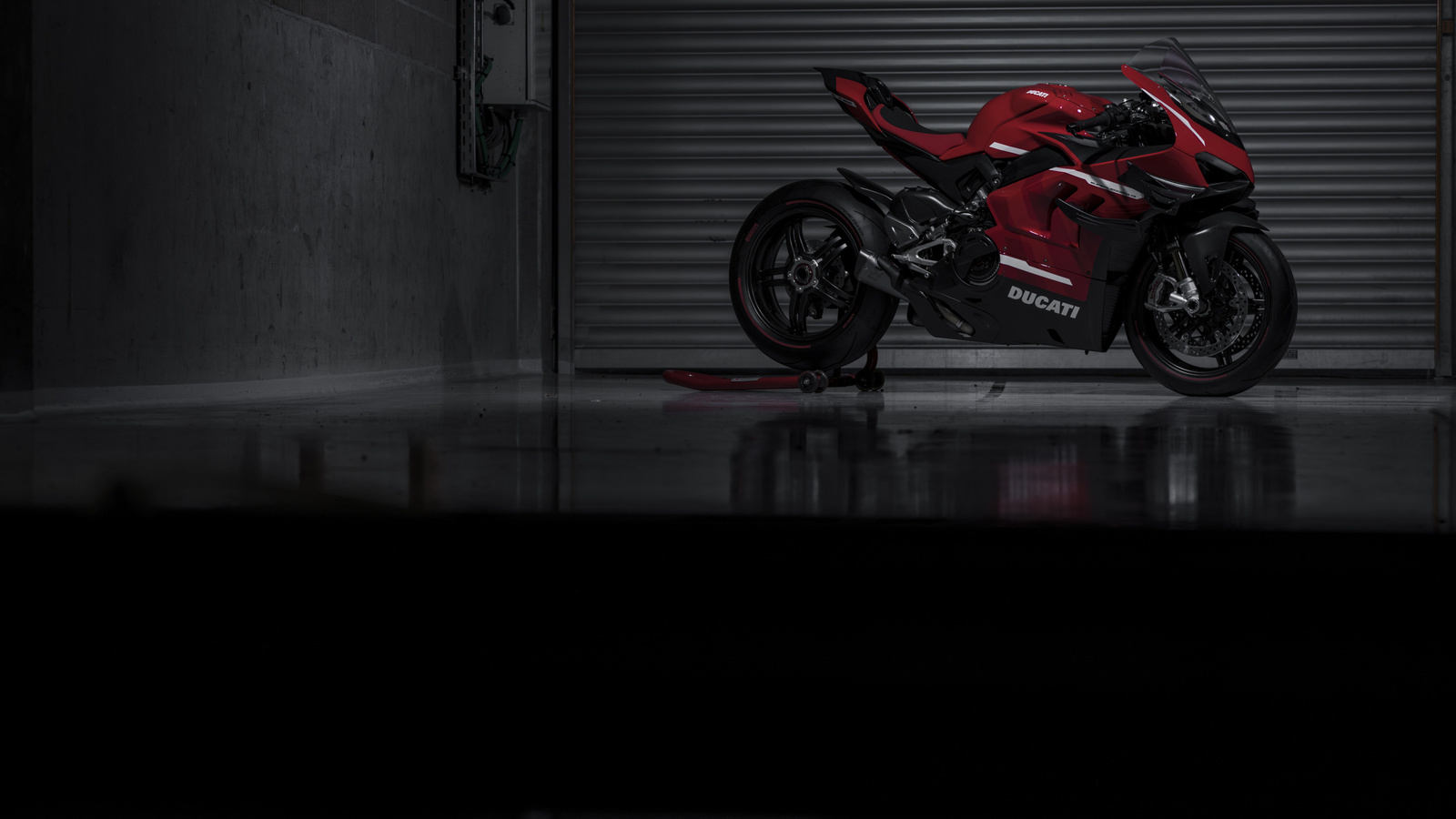 red, ducati, superleggera v4