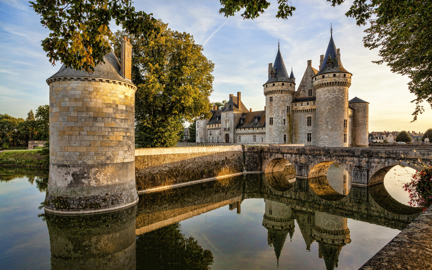 chateau de sully-sur-loire, france, castle of sully-sur-loire