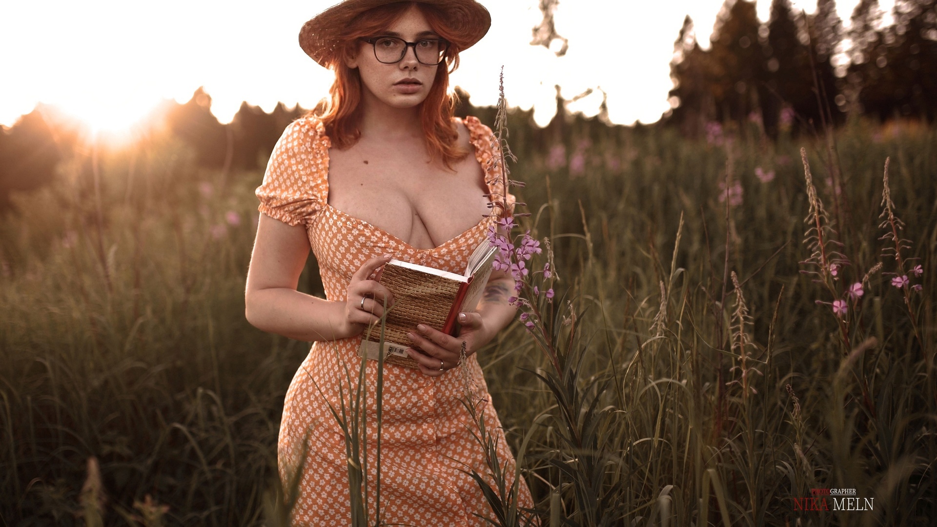 nika meln, redhead, model, women, women outdoors, plants, grass, nature, neckline, boobs, dress, orange dress, hat, women with glasses, glasses, tattoo