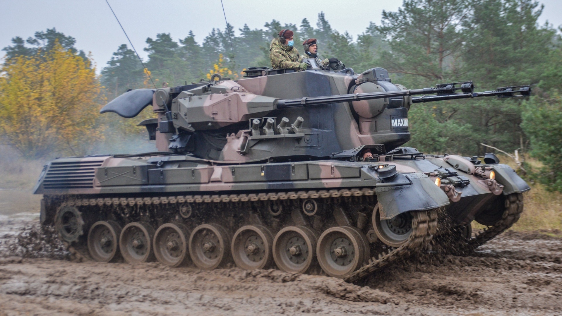 flakpanzer gepard, anti-aircraft-gun tank, nato battalion battle group, poland