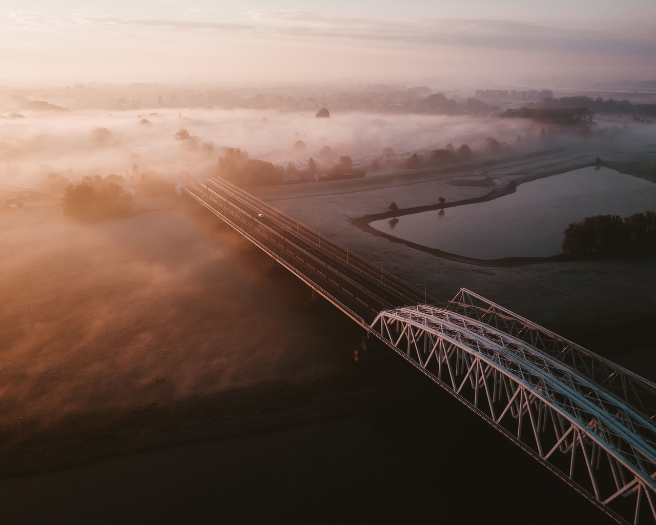 mist, early morning sunrise, ijssel-river, holland