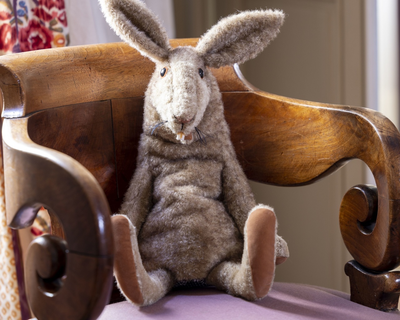 houses decor, plush toys, hare konrad, hotel la mirande