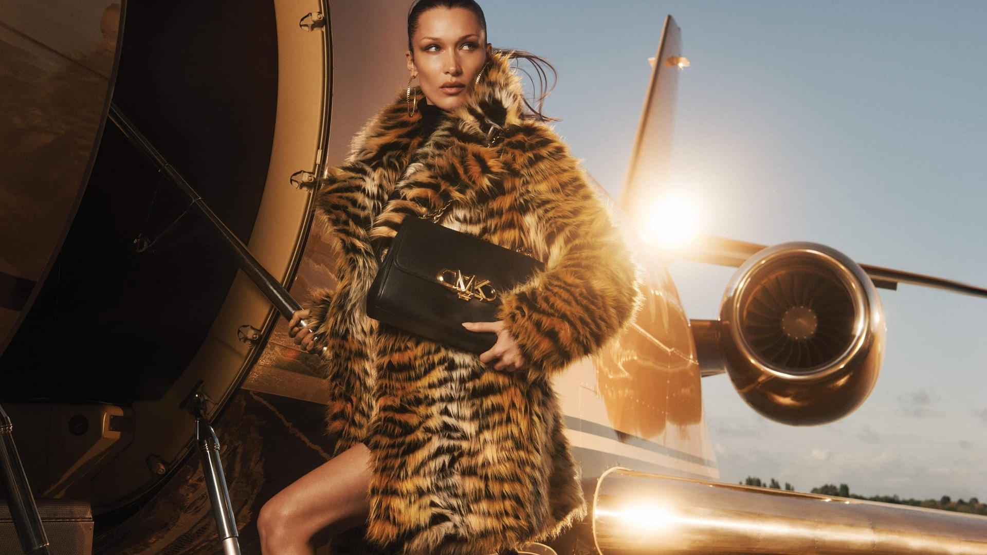 michael kors, 2022 autumn winter collection, bella hadid, luxury jet