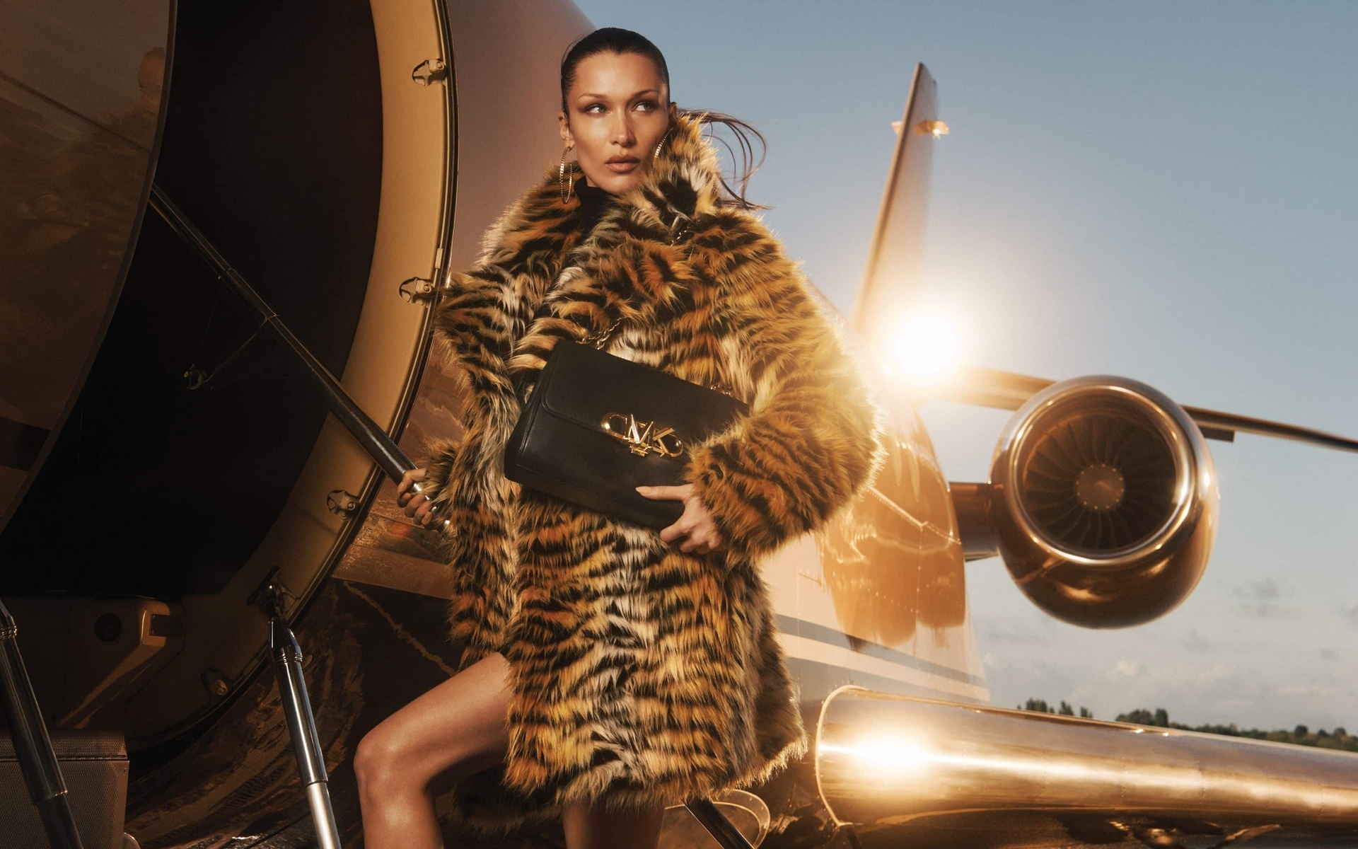 michael kors, 2022 autumn winter collection, bella hadid, luxury jet