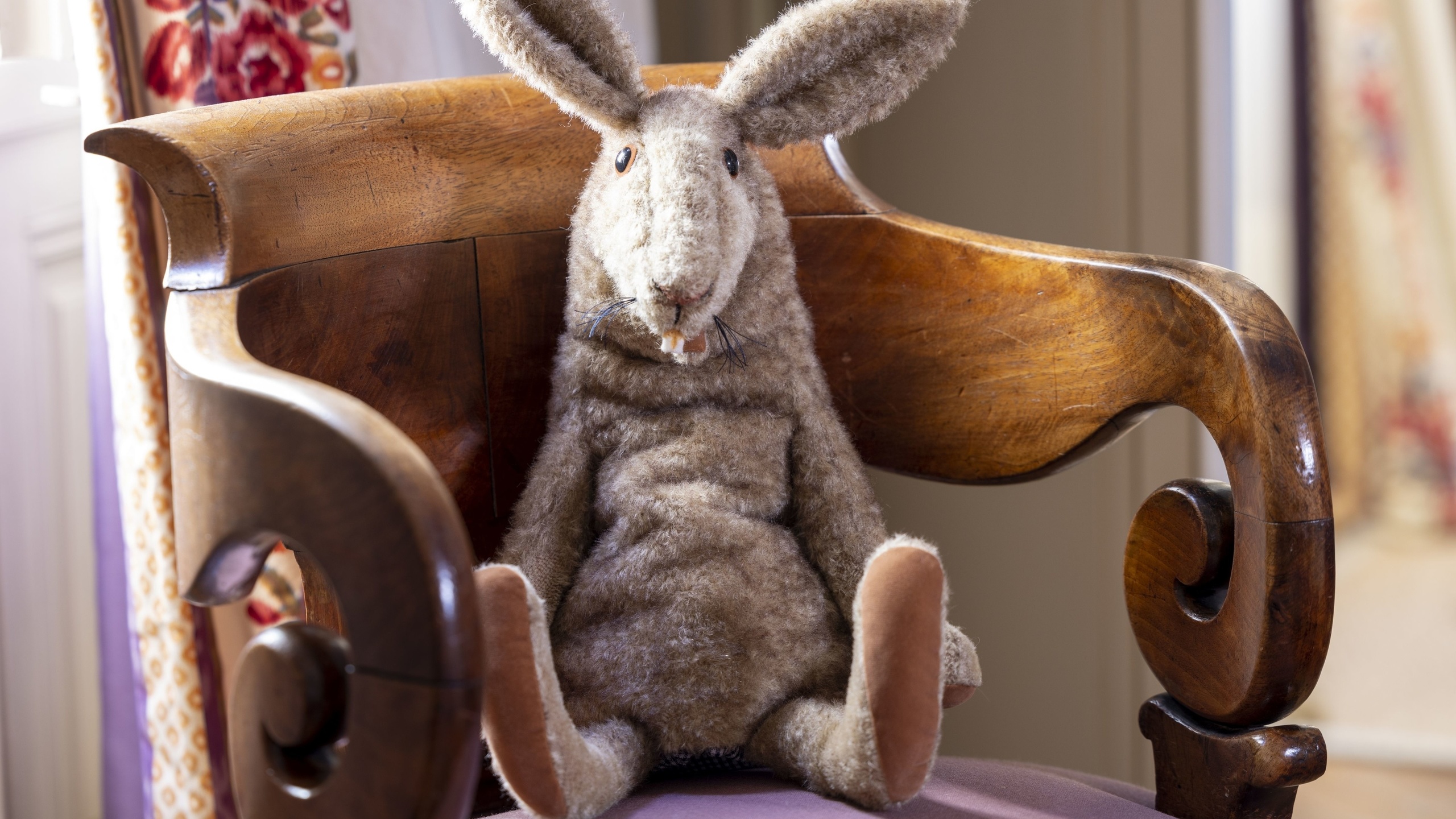 houses decor, plush toys, hare konrad, hotel la mirande