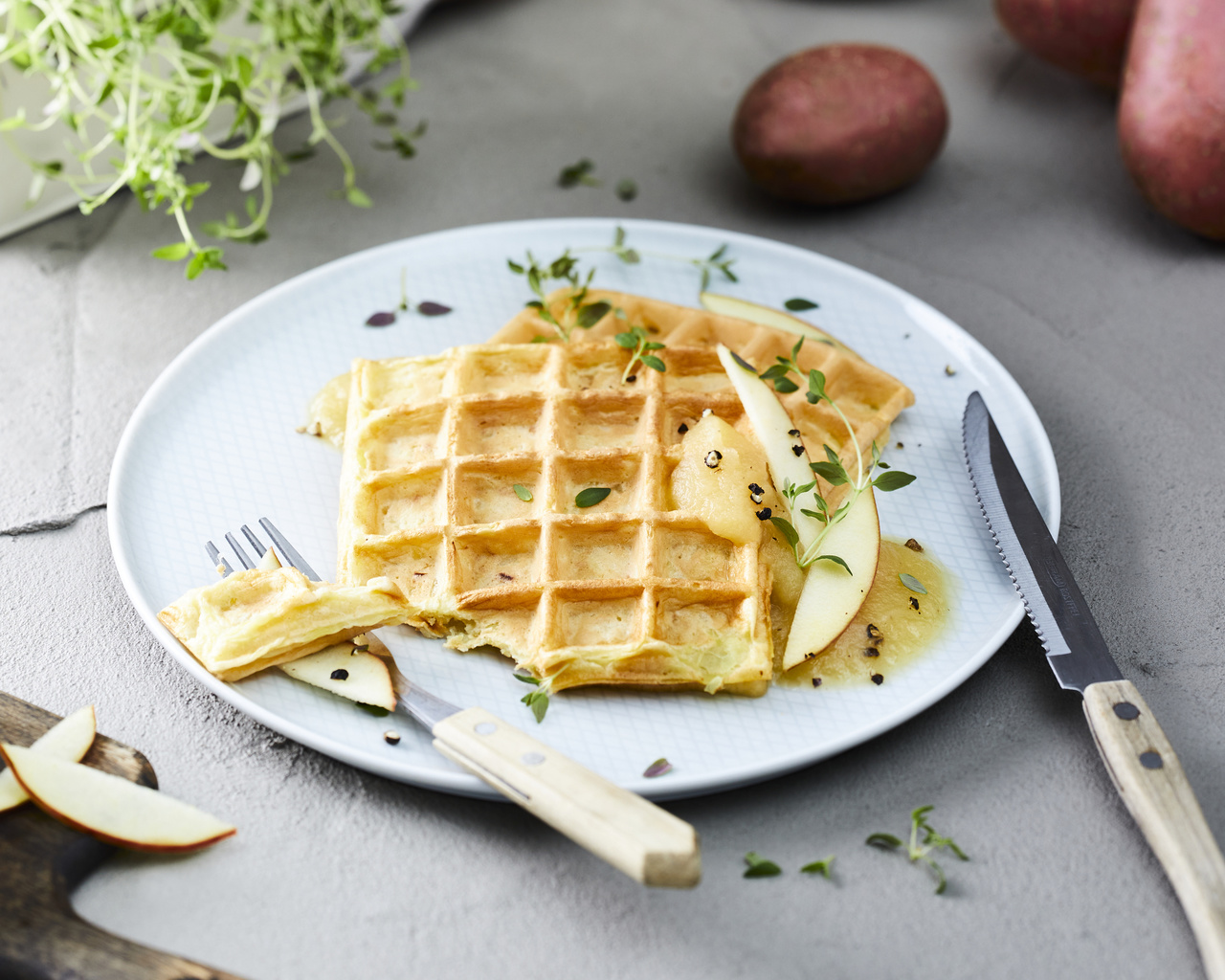 potato waffles, apfelmus, potatoes, apples