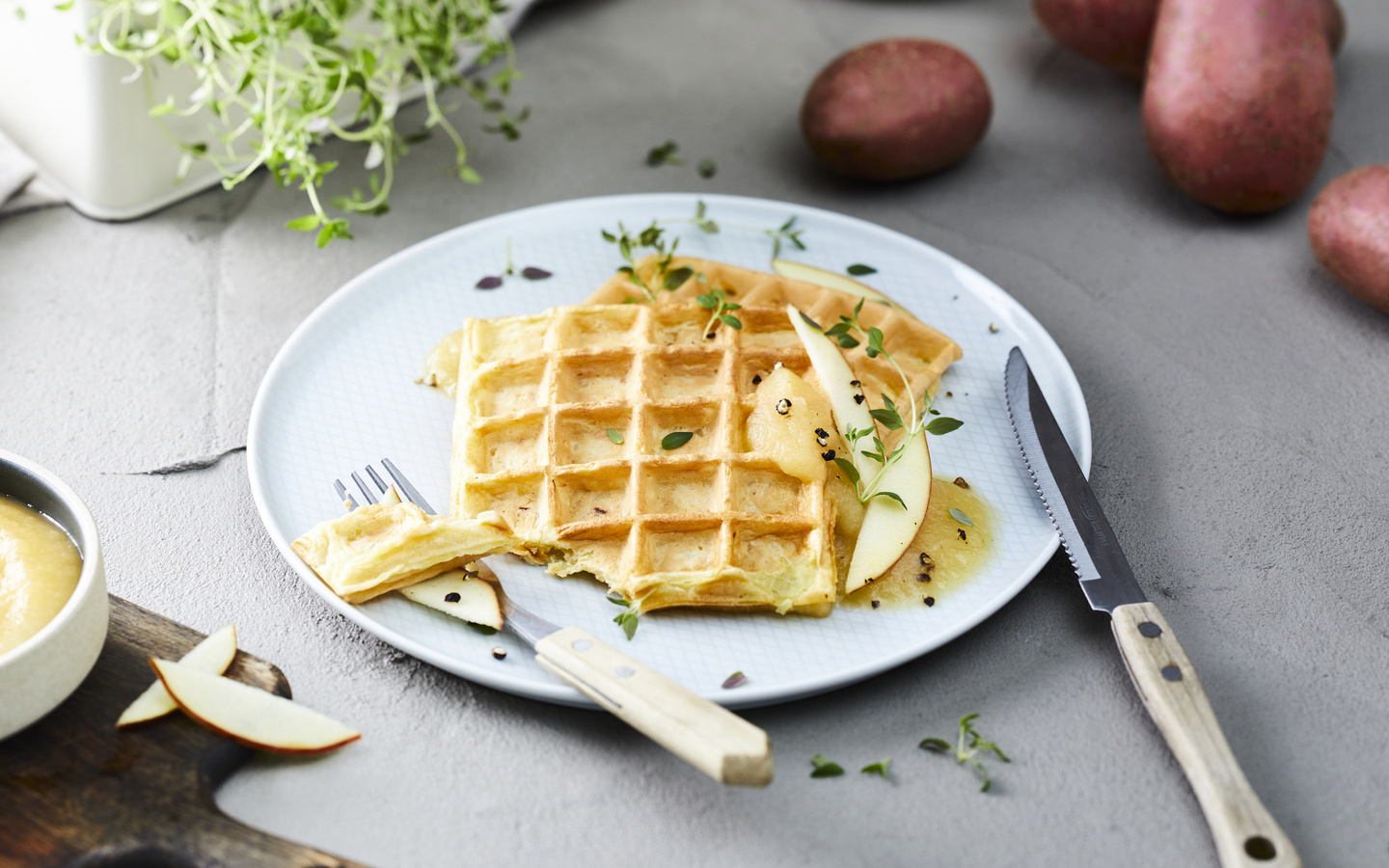 potato waffles, apfelmus, potatoes, apples