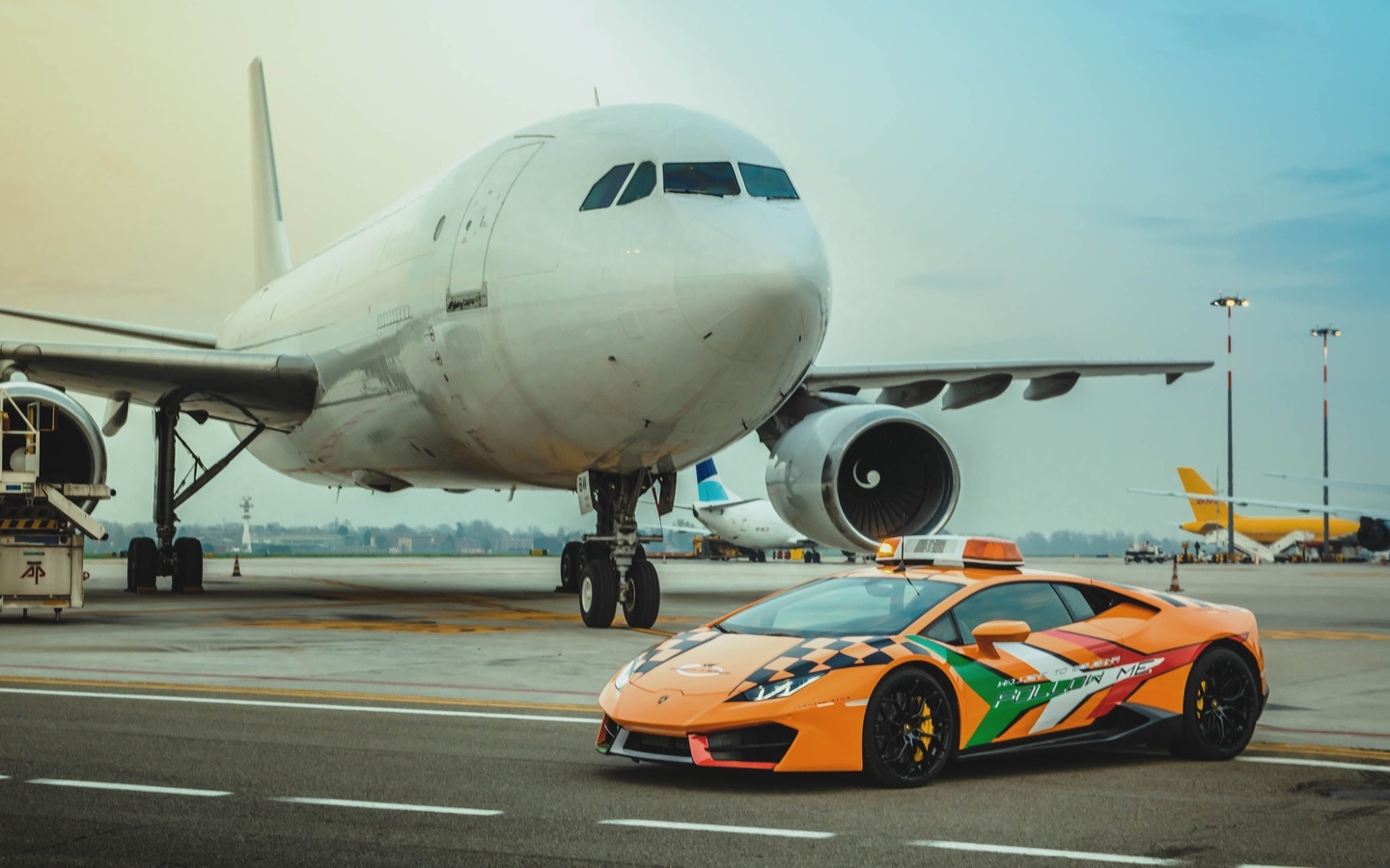 guglielmo marconi airport, bologna, lamborghini, supercar, lamborghini huracan rwd