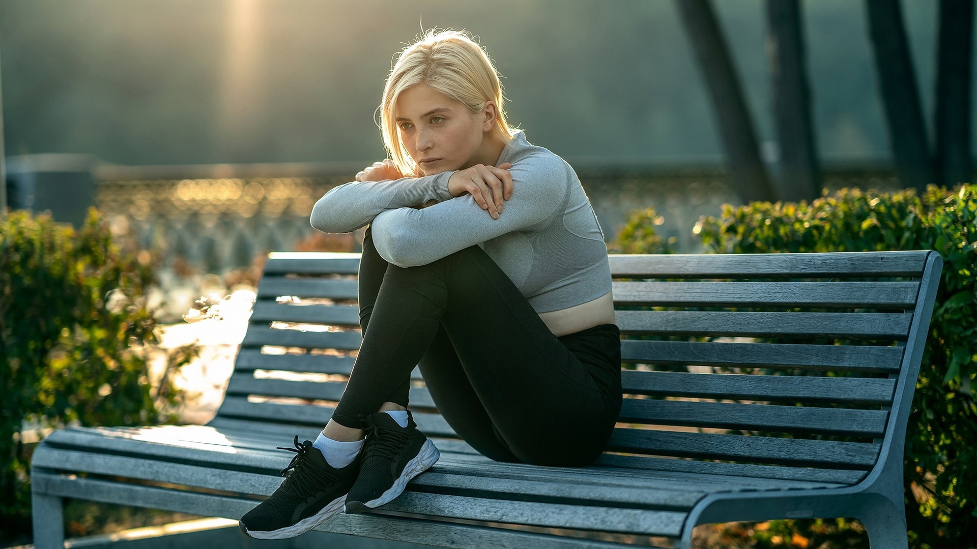 blonde, model, women, women outdoors, bench, sportswear, sneakers, park, sports leggings, leggings, trees, sitting