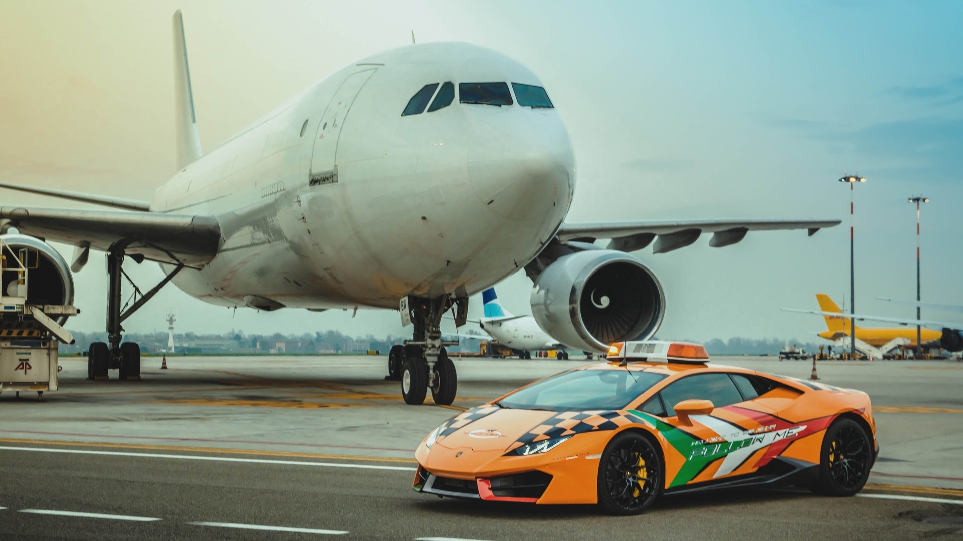 guglielmo marconi airport, bologna, lamborghini, supercar, lamborghini huracan rwd