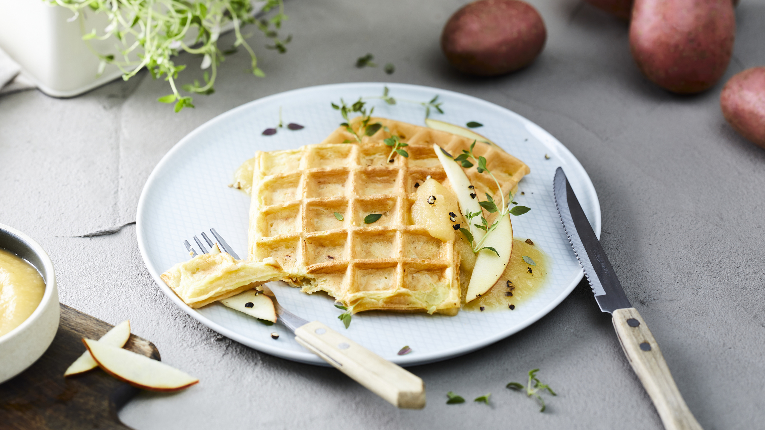 potato waffles, apfelmus, potatoes, apples