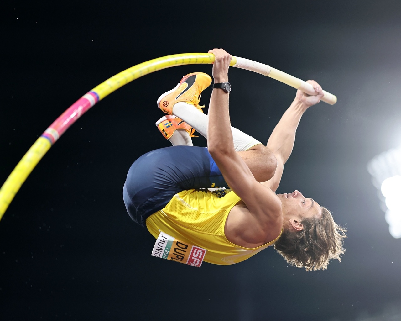 athlete, armand duplantis, pole vault