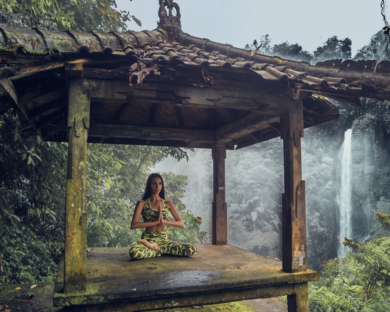 sekumpul waterfall, bali, indonesia