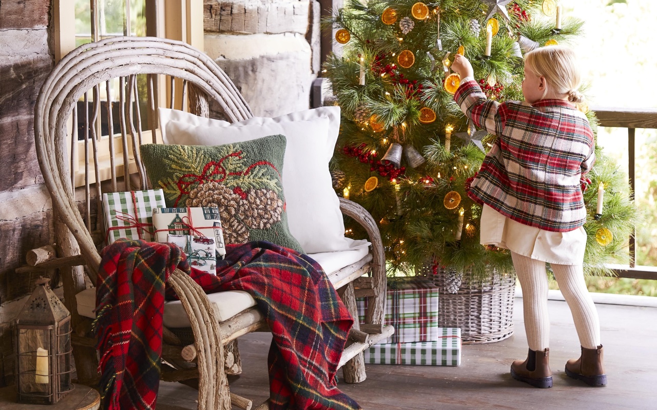 rustic charm, outdoor christmas tree, pine cones, dried orange slices