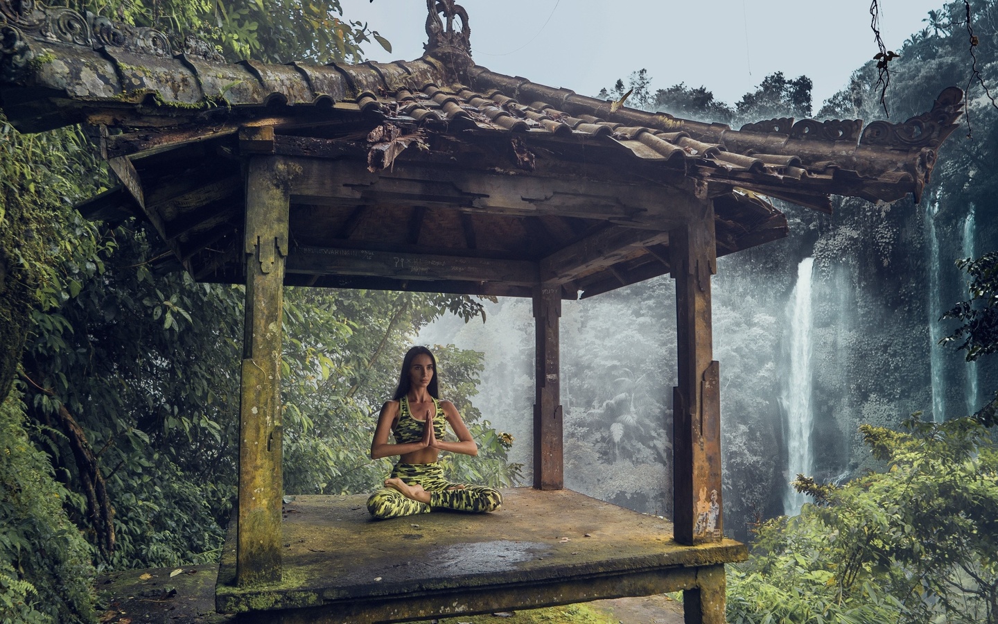 sekumpul waterfall, bali, indonesia