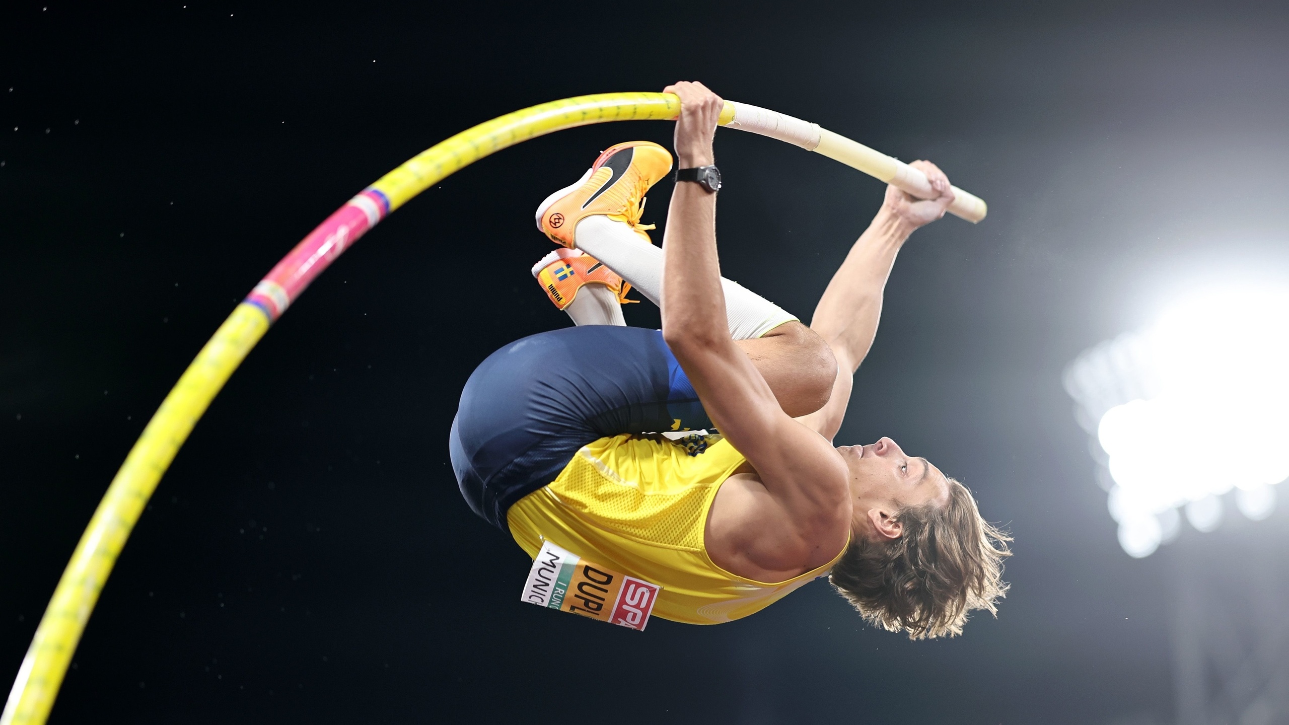 athlete, armand duplantis, pole vault