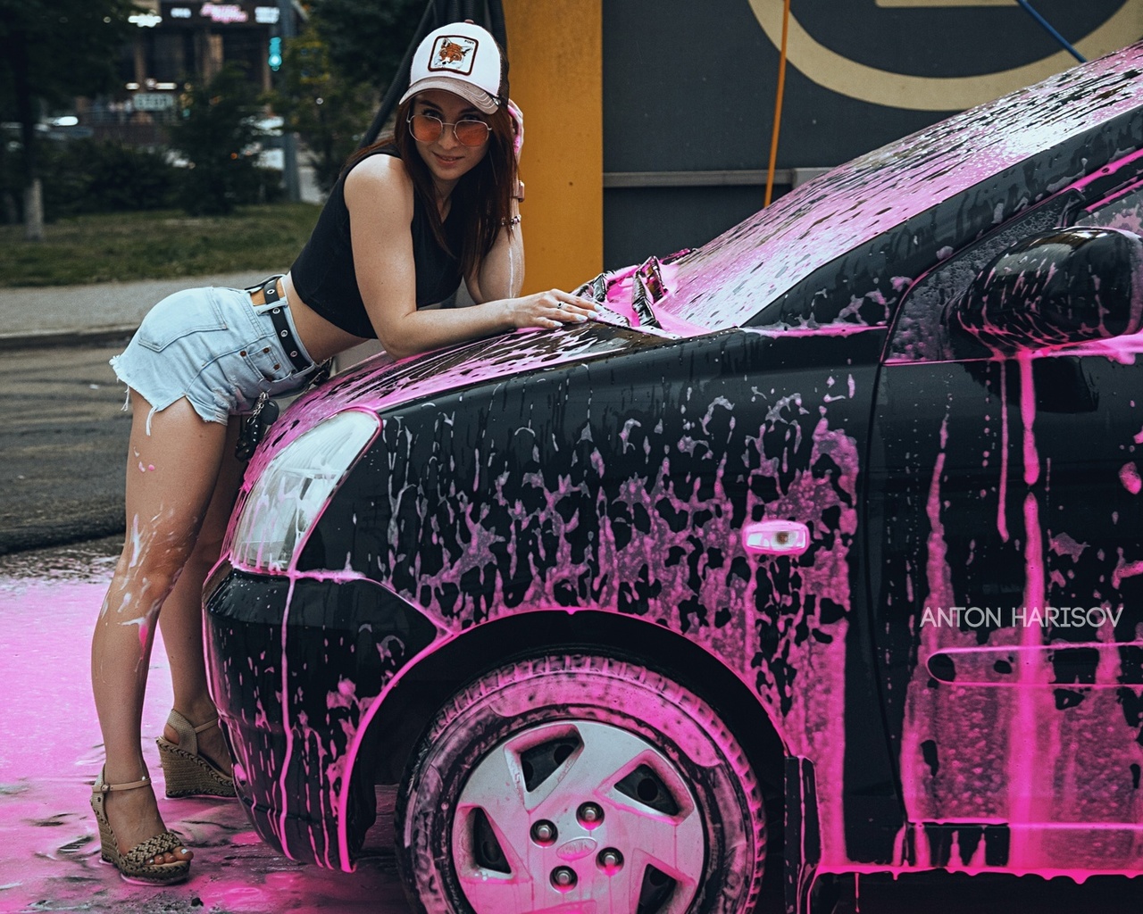 anton harisov, model, kia, women, redhead, vehicle, sunglasses, pierced navel, jean shorts, women outdoors, women with glasses, women with cars, short tops, baseball cap, car washes