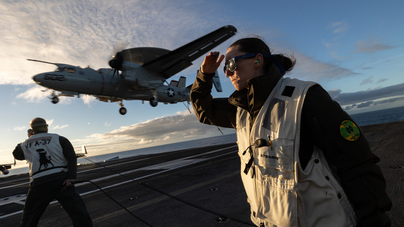 uss gerald r ford, grumman e-2 hawkeye, all-weather carrier-capable tactical airborne