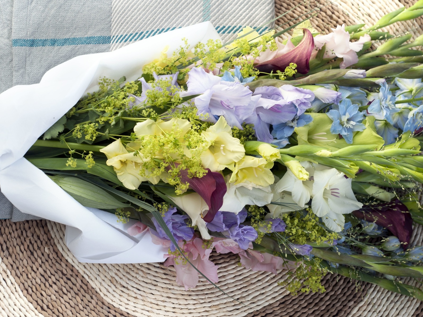 flowers, floral design, gladiolus bouquet