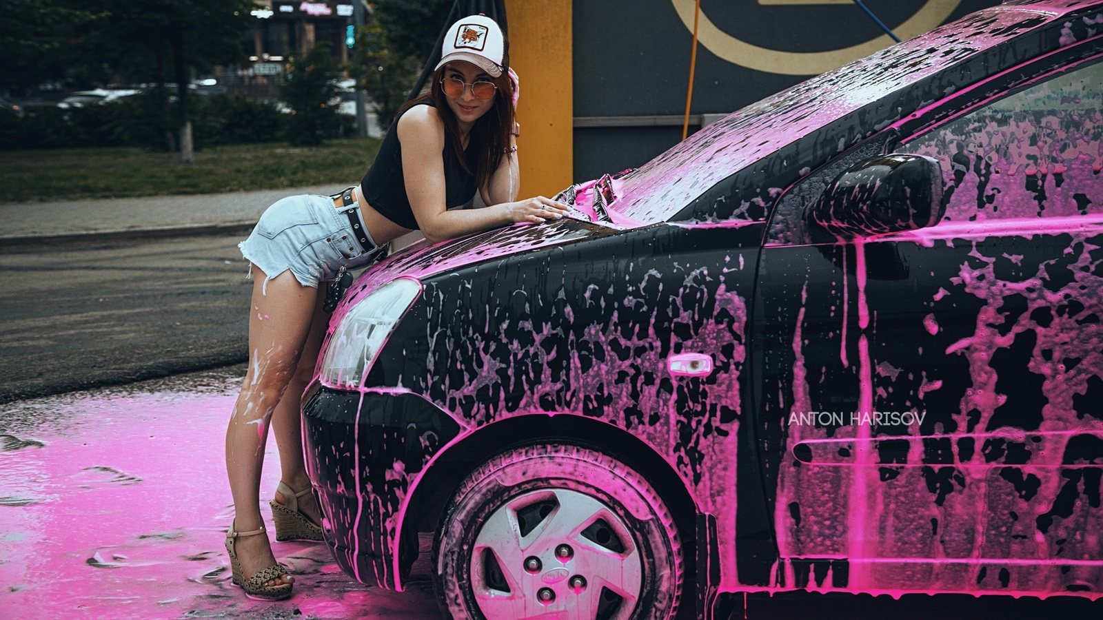 anton harisov, model, kia, women, redhead, vehicle, sunglasses, pierced navel, jean shorts, women outdoors, women with glasses, women with cars, short tops, baseball cap, car washes