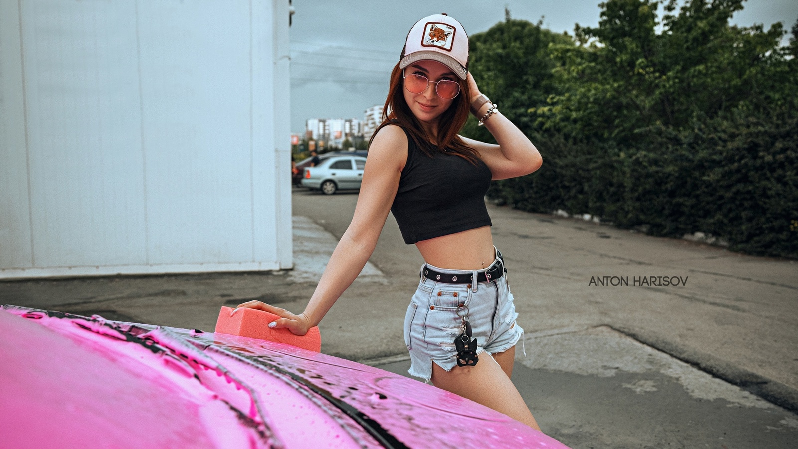 anton harisov, model, kia, women, redhead, vehicle, sunglasses, pierced navel, jean shorts, women outdoors, women with glasses, women with cars, short tops, baseball cap, car washes