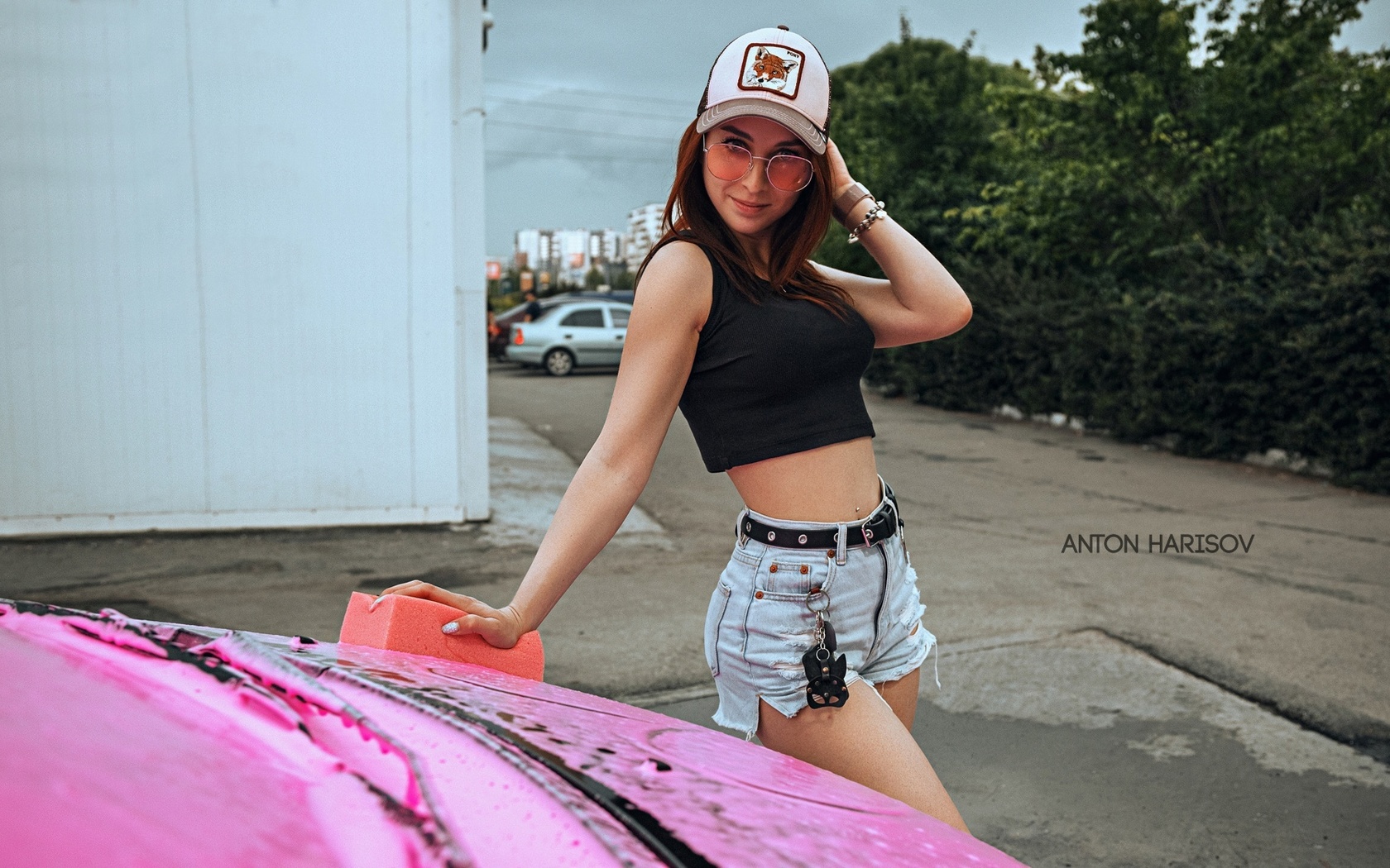 anton harisov, model, kia, women, redhead, vehicle, sunglasses, pierced navel, jean shorts, women outdoors, women with glasses, women with cars, short tops, baseball cap, car washes