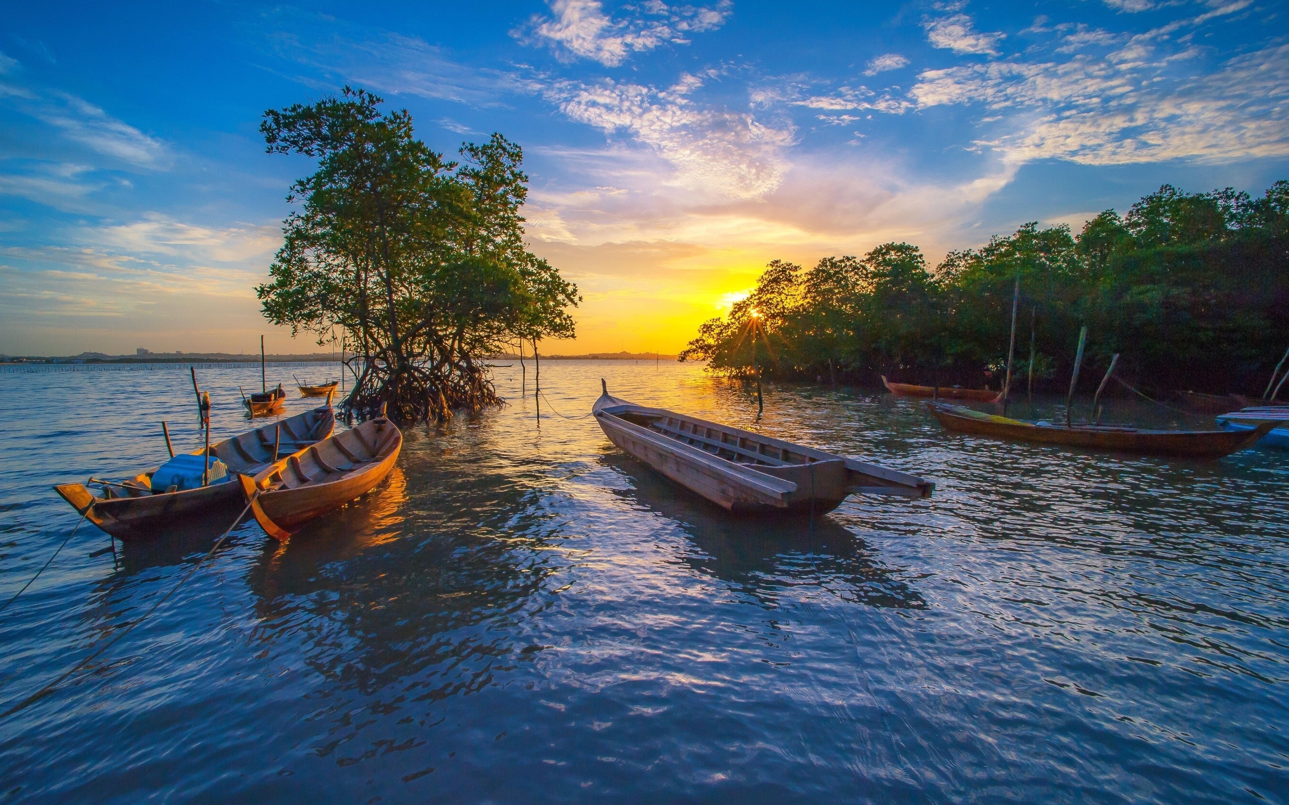 sampan, riau islands, indonesia