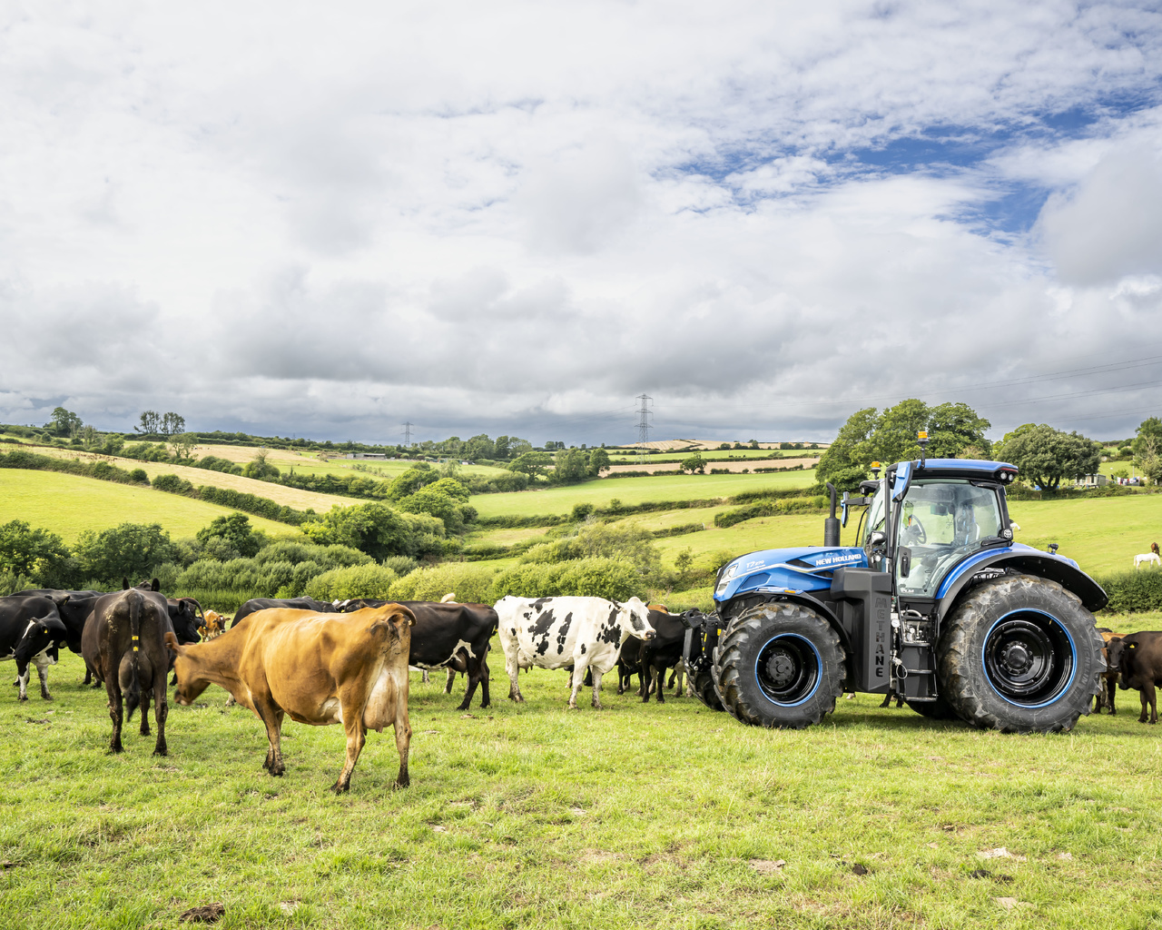 new holland, methane power lng tractor, new holland t7