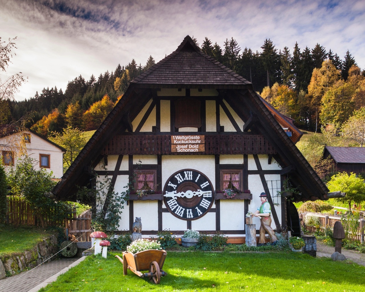 schwarzwald, largest cuckoo clock in the world, baden-wurttemberg