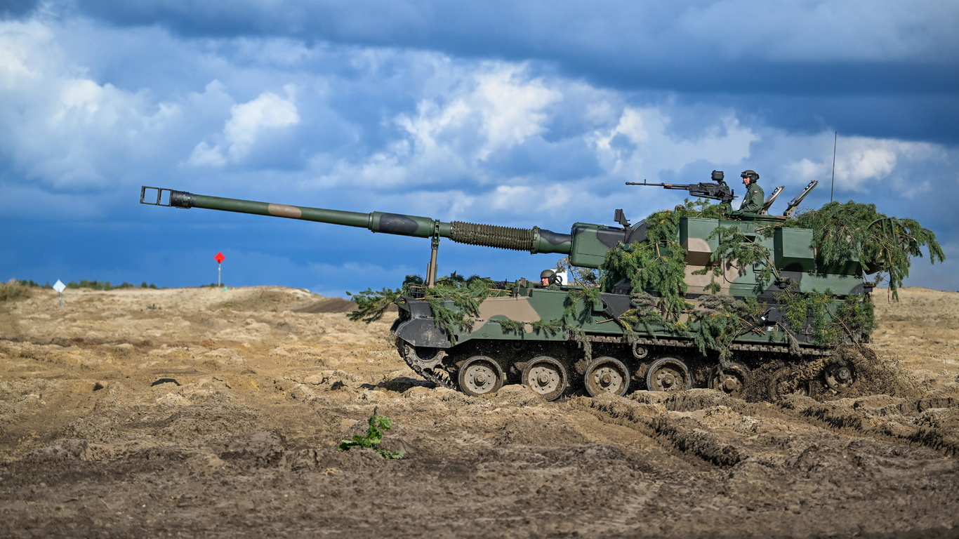 polish land forces, ahs krab, self-propelled tracked gun-howitzer