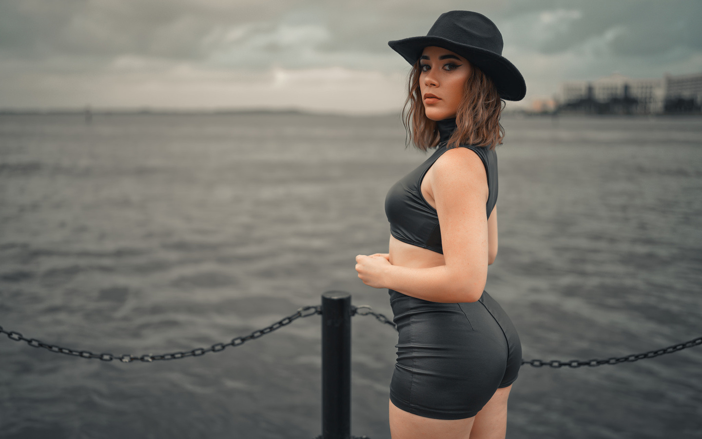 women, hat, women outdoors, looking at viewer, sea, black clothing, black hat, chains, eyeliner, fence