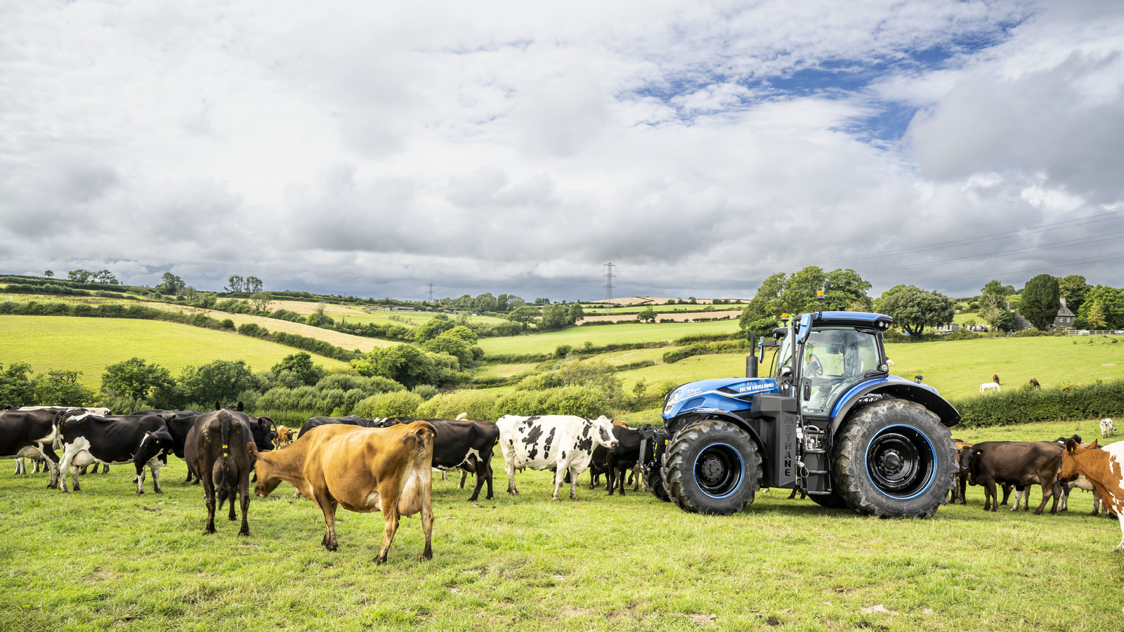 new holland, methane power lng tractor, new holland t7