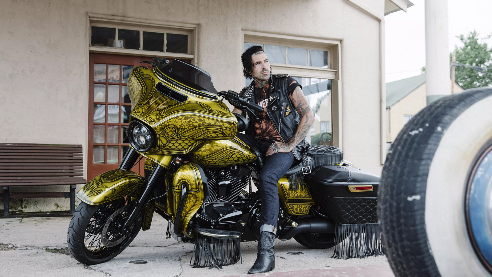 yelawolf, harley davidson street glide, custom