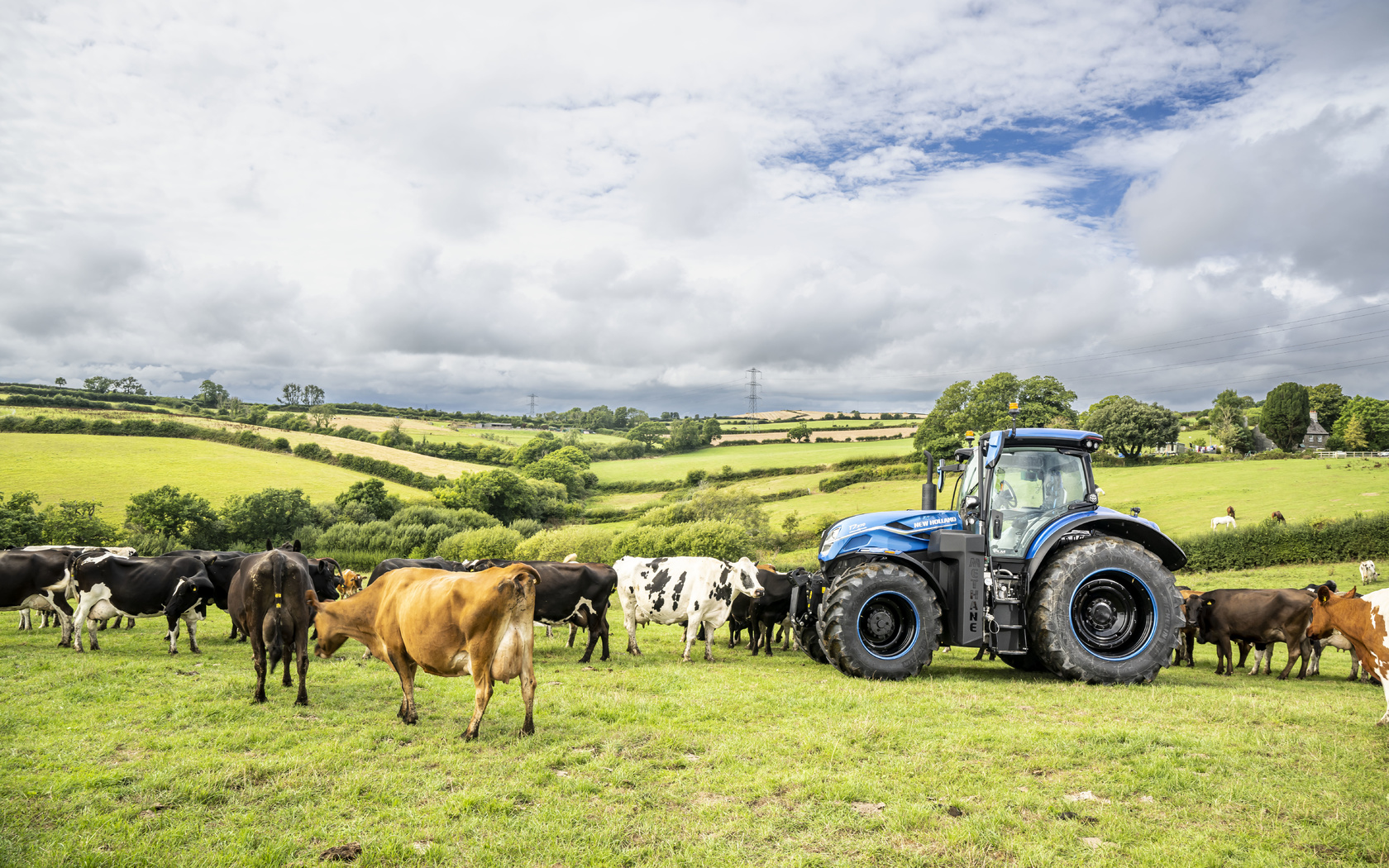 new holland, methane power lng tractor, new holland t7