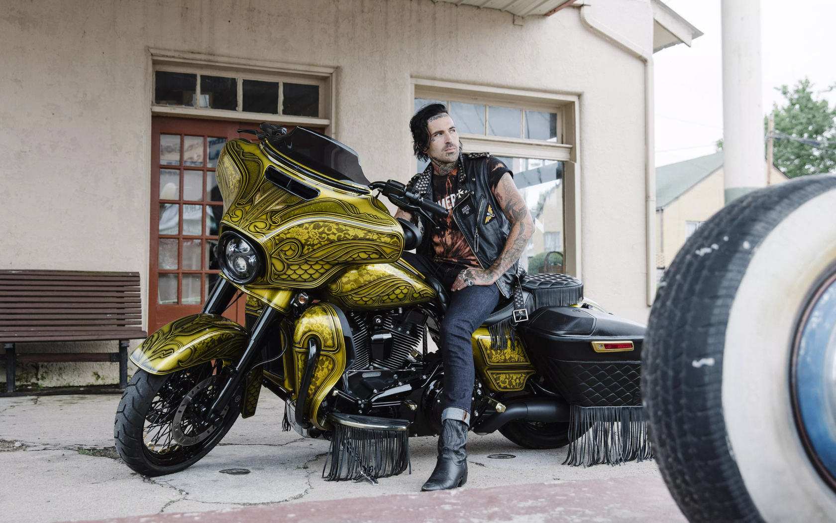 yelawolf, harley davidson street glide, custom