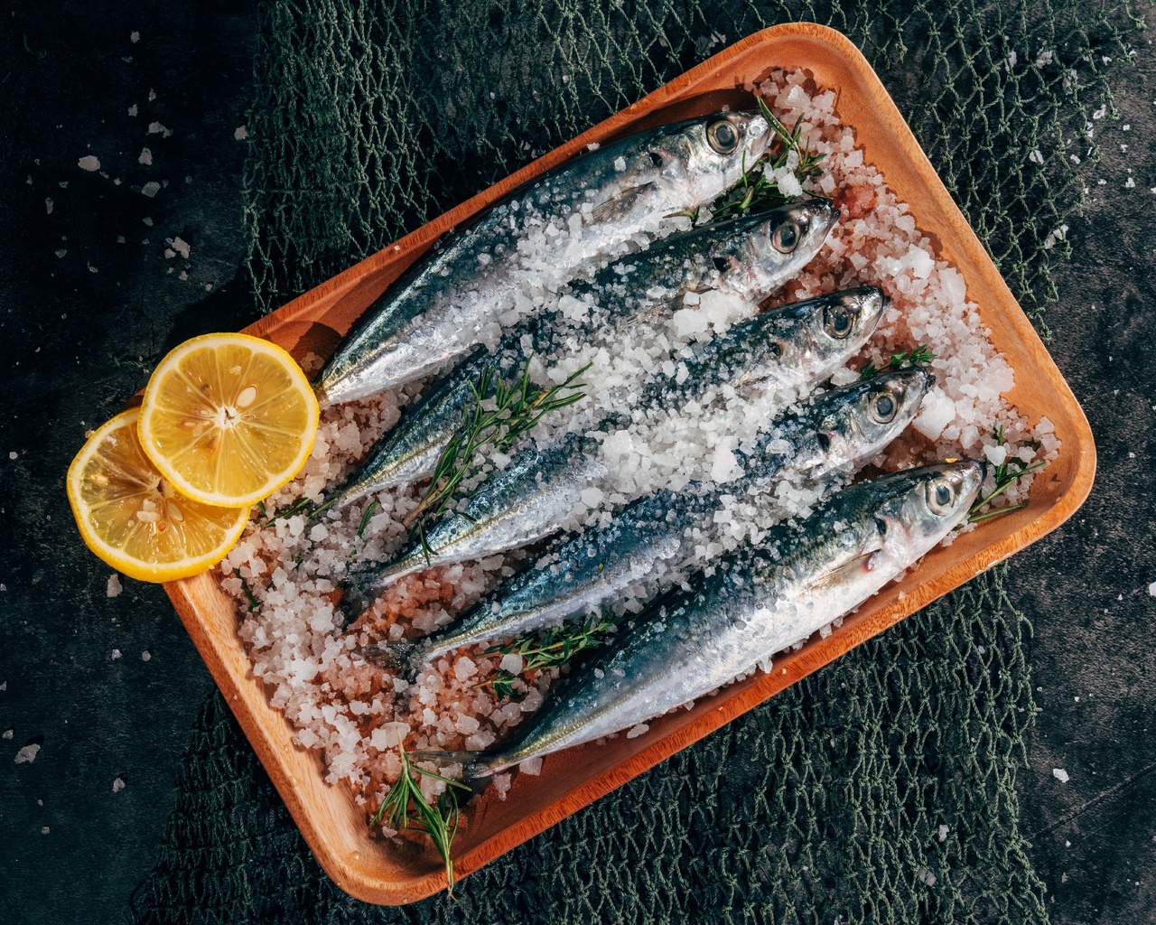 fish, low-calorie high-protein food, sardines